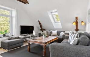 TV - Gorgeous home in Padborg with WiFi (Padborg)
