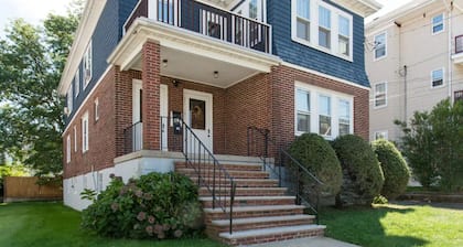 Charming 1bedroom Apt with WiFi, AC in fabulous Winthrop Boston Airport Beaches