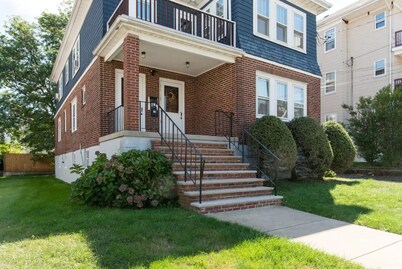 Charming 1bedroom Apt with WiFi, AC in fabulous Winthrop Boston Airport Beaches 