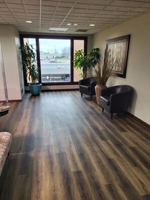 Interior - Charming 1-bedroom condo in delightful Creve Coeur with WiFi, AC (Creve Coeur)