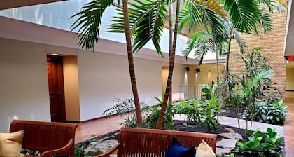 Charming 1-bedroom condo in delightful Creve Coeur with WiFi, AC