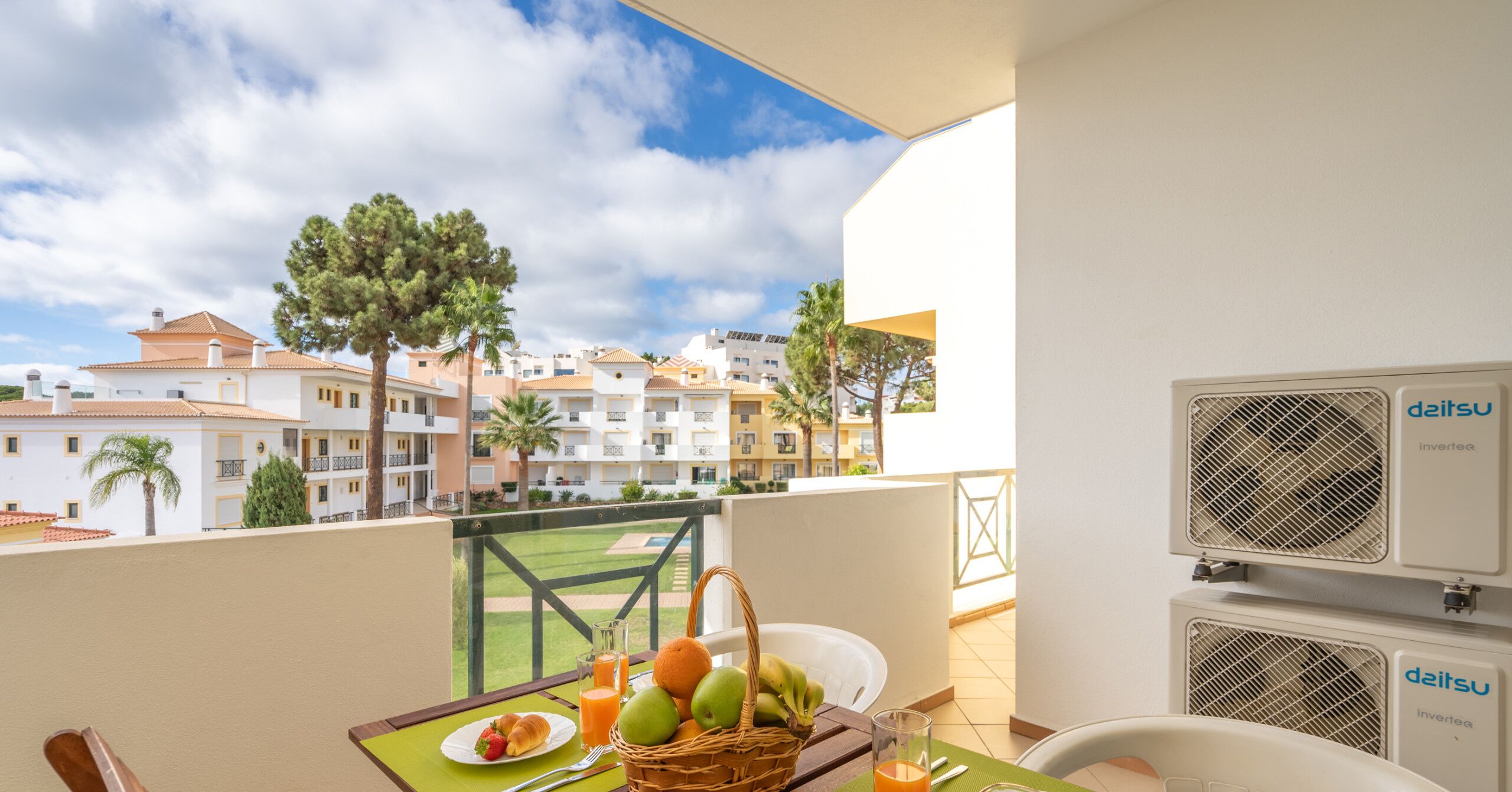 屋外ダイニングエリア