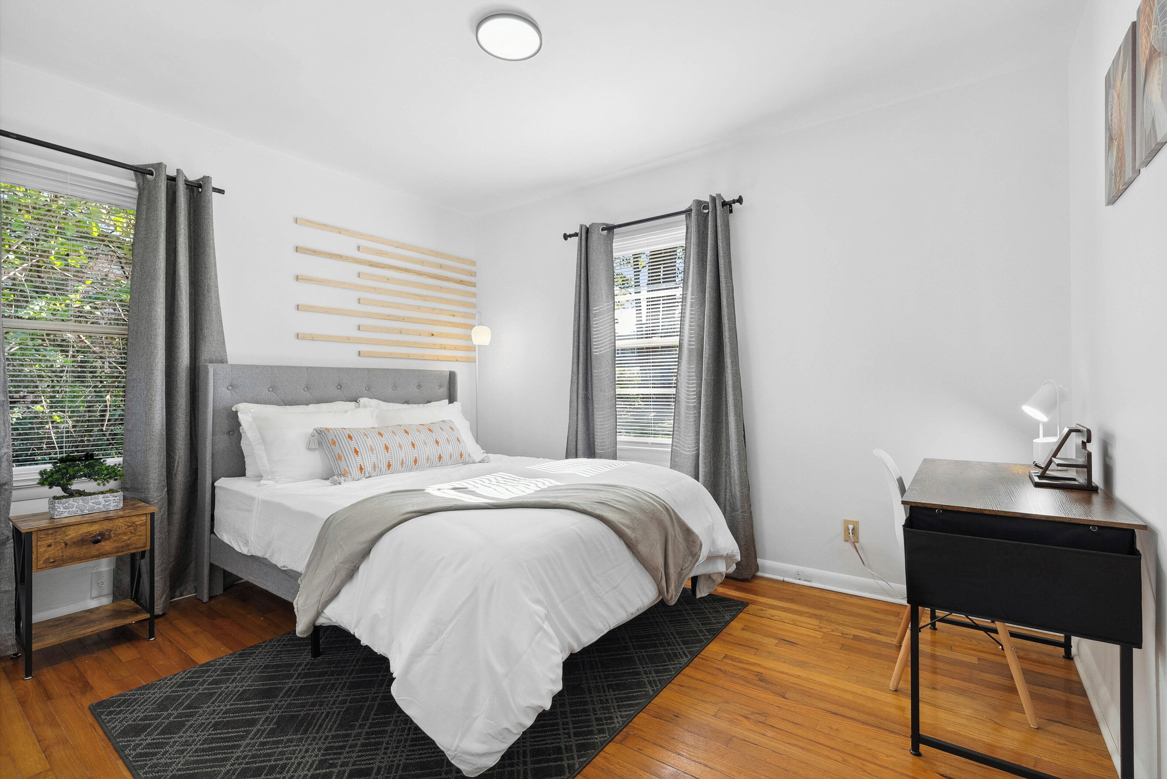 3 habitaciones, escritorio, tabla de planchar con plancha y wifi gratis 
