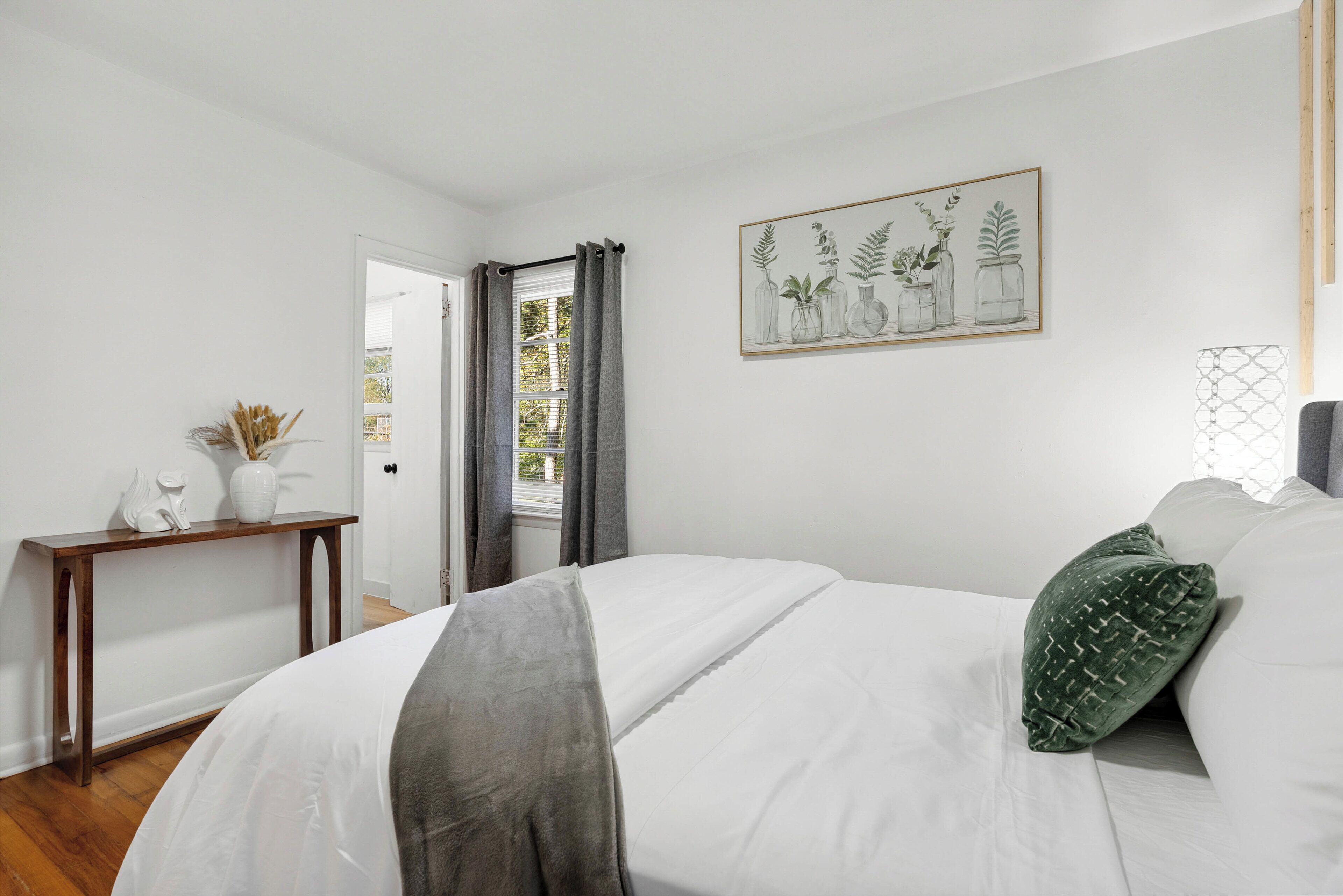 3 chambres, bureau, fer et planche à repasser, accès au Wi-Fi (inclus)