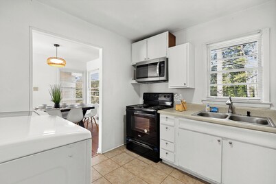 Cozy Home one block from The Creek Golf Club