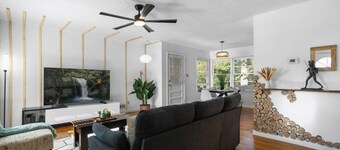 Cozy Home one block from The Creek Golf Club