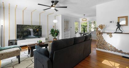 Cozy Home one block from The Creek Golf Club