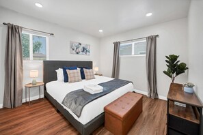 3 habitaciones, escritorio, tabla de planchar con plancha y wifi gratis