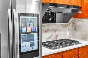 Fridge, microwave, oven, stovetop - tsgv-monrovia1714-wos-is-5-2 (Monrovia)