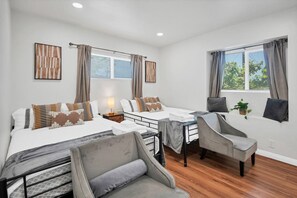 3 Schlafzimmer, Schreibtisch, Bügeleisen/Bügelbrett, kostenloses WLAN