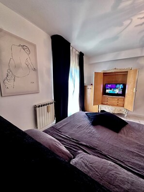1 bedroom, iron/ironing board, travel cot, WiFi - Home of the Sun & Colors, Wi-Fi, AC, Smart TV, 10 min from Syracusa (Floridia)
