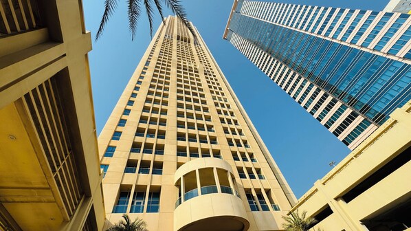 Exterior - Luxurious Stunning Home in Sky Just 15 minutes to Burj Khalifa and Dubai Mall (Dubai)