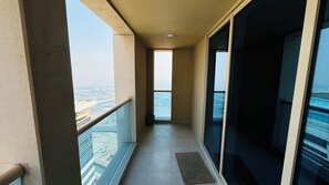 Interior - Luxurious Stunning Home in Sky Just 15 minutes to Burj Khalifa and Dubai Mall (Dubai)