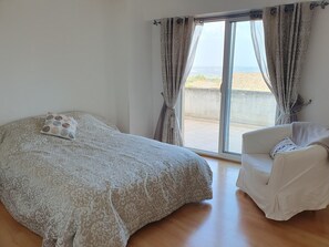 3 bedrooms, iron/ironing board, WiFi
