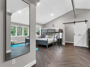5 bedrooms, desk, iron/ironing board, free WiFi