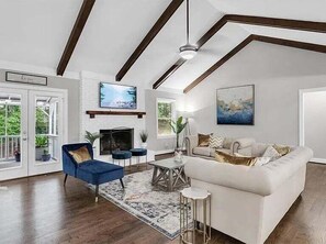 TV, fireplace, ping pong