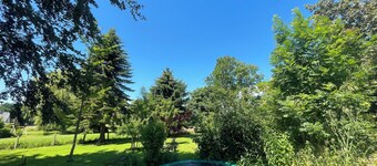 Newly renovated vacation home - 2 min. to the beach - large, quiet natural property 