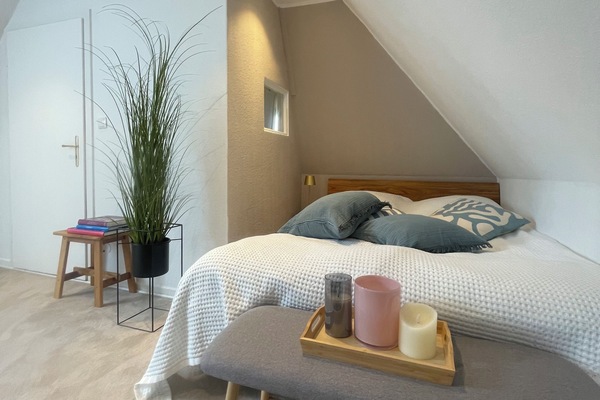 3 habitaciones, tabla de planchar con plancha y cuna de viaje