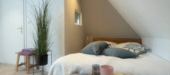 Newly renovated vacation home - 2 min. to the beach - large, quiet natural property 