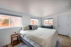 3 bedrooms, iron/ironing board, WiFi, bed sheets