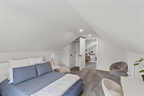 3 bedrooms, in-room safe, desk, iron/ironing board