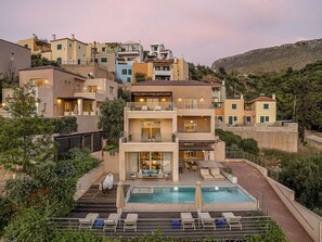 Superior Villa, 4 Bedrooms, Private Pool, Sea View | Hypo-allergenic bedding, in-room safe, individually decorated