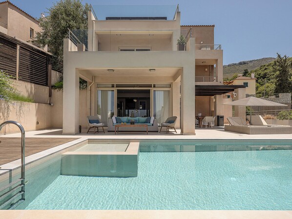 4 outdoor pools, pool umbrellas, pool loungers - Adeste Seaview Villas (Apokoronas)