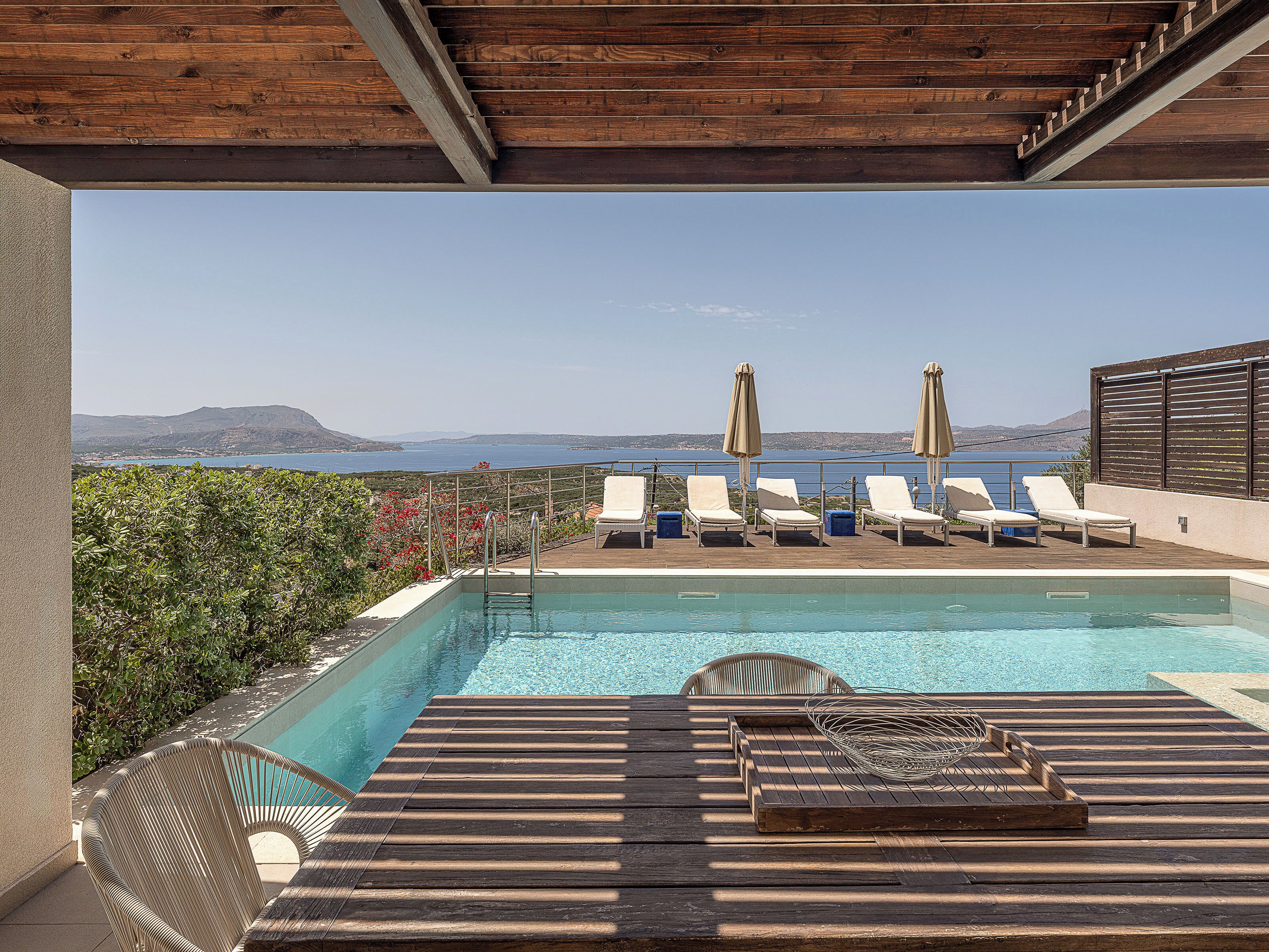 Villa – standard, 3 soverom, privat basseng, sjøutsikt | Allergitestet sengetøy, safe på rommet og individuelt dekorert