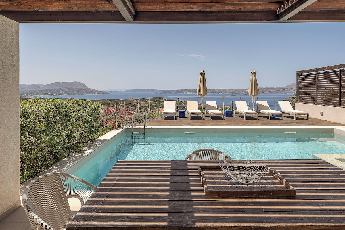 Villa – standard, 3 soverom, privat basseng, sjøutsikt | Allergitestet sengetøy, safe på rommet og individuelt dekorert