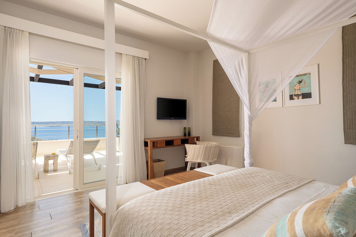 Villa Superior - 4 sovrum - privat pool - havsutsikt | 4 sovrum, allergitestade sÀngklÀder och vÀrdeförvaringsskÄp pÄ rummet