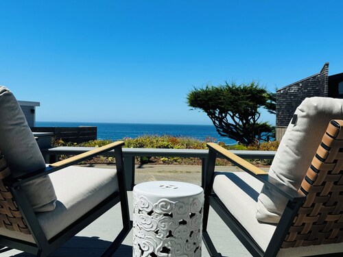 Gorgeous Ocean and Sunset Views from Cliff Side Cottage 