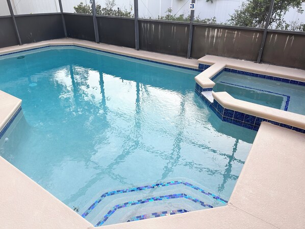 Pool - 4-bedroom house in welcoming Davenport with AC, WiFi. Enjoy your stay (Davenport)