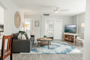 2 chambres, fer et planche à repasser, Wi-Fi, draps fournis