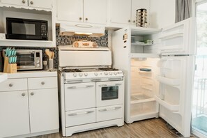 Micro-ondes, four, plaque de cuisson, lave-vaisselle