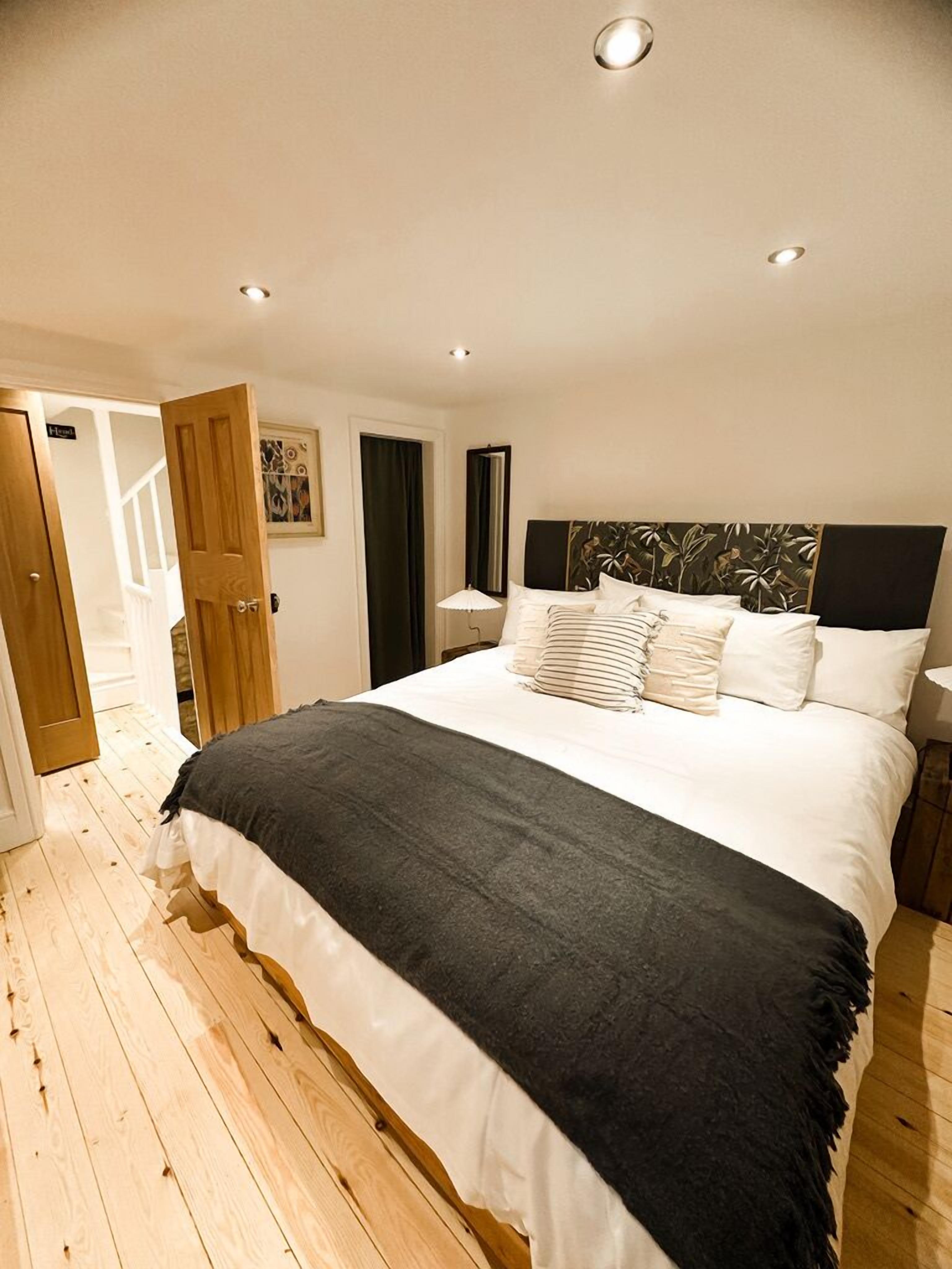 3 bedrooms, iron/ironing board, travel cot, free WiFi