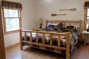 4 bedrooms, travel cot, bed sheets - Large Creekside Cabin in the Huron National Forest - outdoor recreation mecca (Luzerne)