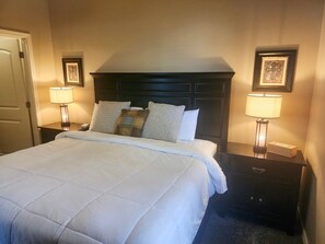 2 chambres, fer et planche à repasser, Wi-Fi gratuit, draps fournis