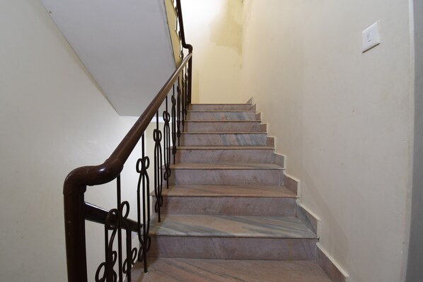 TV - RADHA KRISHNA NIWAS (Puri)