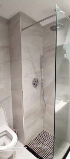 Shower, hair dryer, towels, soap - Studio in Mehdia, ready to live in (Kenitra)