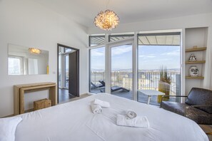 3 chambres, fer et planche à repasser, Wi-Fi gratuit, draps fournis