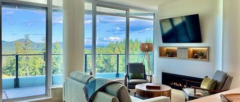 Smart-TV, peis og bøker