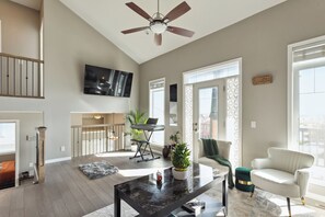 Smart TV, printers - Free Night/Lakefront/8min>Calgary/3 Kings/Fire Pit (Chestermere)