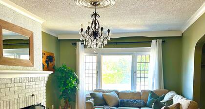 Charming 3-bedroom semi detached with WiFi and AC in lovely Ottawa
