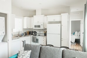 Interior - La Mesa 2BR-A/C, Parking, Patio, 10 miles to All (La Mesa)