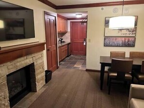 Interior - Cozy 1-BR Fireplace Suite in Olympic Valley at Everline Resort on the 4th Floor! (Olymic Valley)