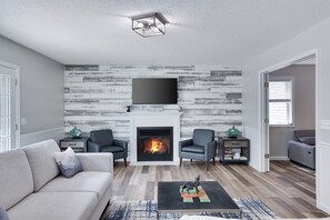 智能电视、壁炉、电子游戏、乒乓球