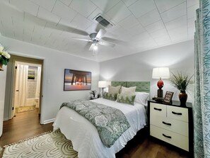 3 bedrooms, desk, iron/ironing board, travel crib