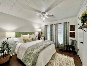 3 bedrooms, desk, iron/ironing board, travel crib