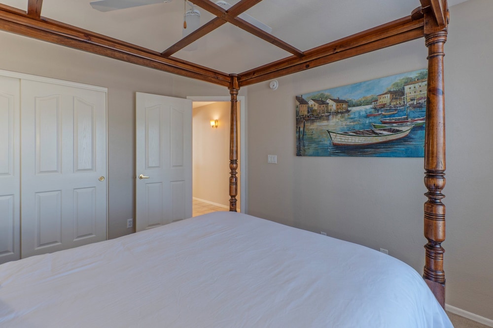 Covered Patio, Lava Rock Gas Fireplace, Near Spring Training, Golf