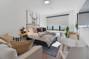 Smart-TV, Tischtennisplatte